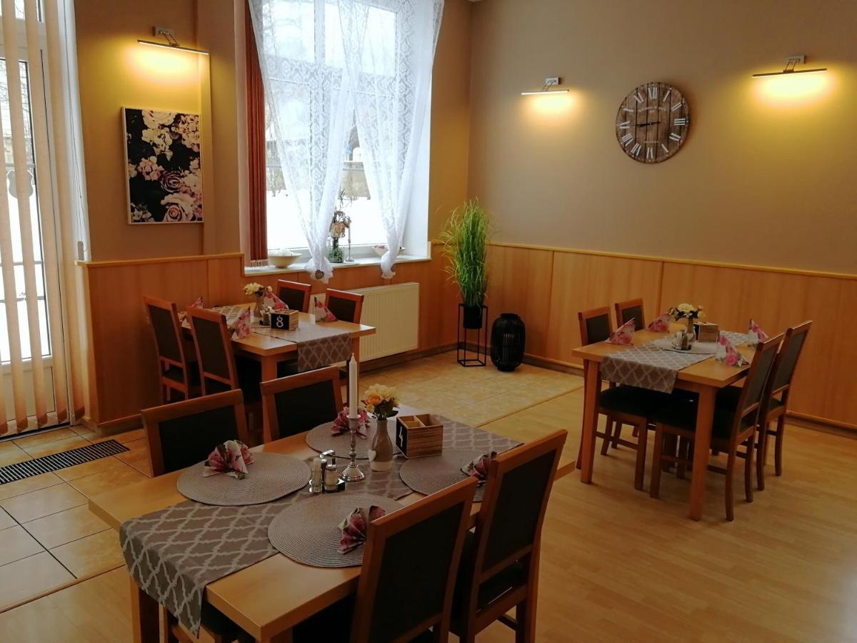 Vzdelavaci Stredisko A Hotel Varnsdorf Eksteriør bilde