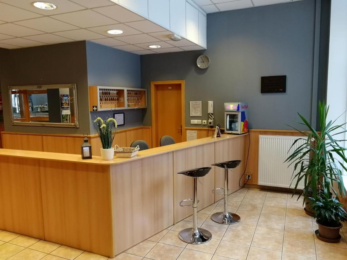 Vzdelavaci Stredisko A Hotel Varnsdorf Eksteriør bilde