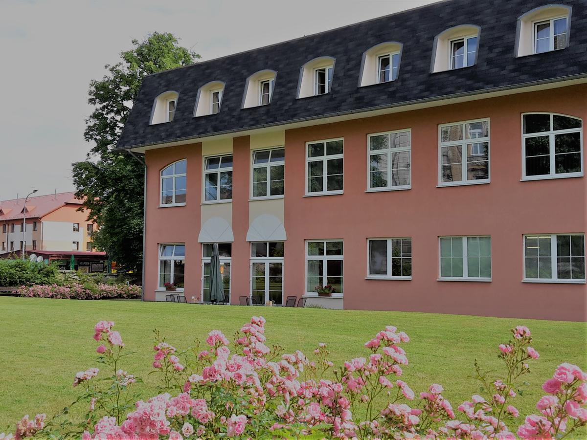 Vzdelavaci Stredisko A Hotel Varnsdorf Eksteriør bilde