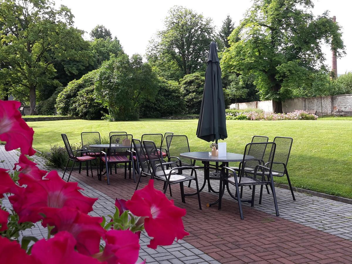 Vzdelavaci Stredisko A Hotel Varnsdorf Eksteriør bilde